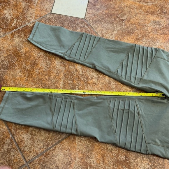 Eddie Bauer Ribbed Moto Olive Green Crop Leggings Women’s M Hiking Outdoor Pants - Picture 12 of 12
